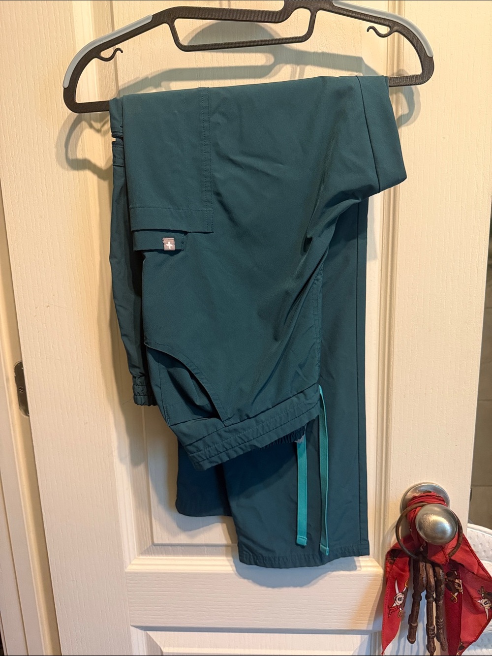 Figs Caribbean blue Scrub Pants size large petite